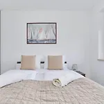 Spacious Apartment Suitable For Remote Work With Balcony & Parking By Noclegi Renters