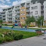 Spacious Apartment Suitable For Remote Work With Balcony & Parking By Noclegi Renters